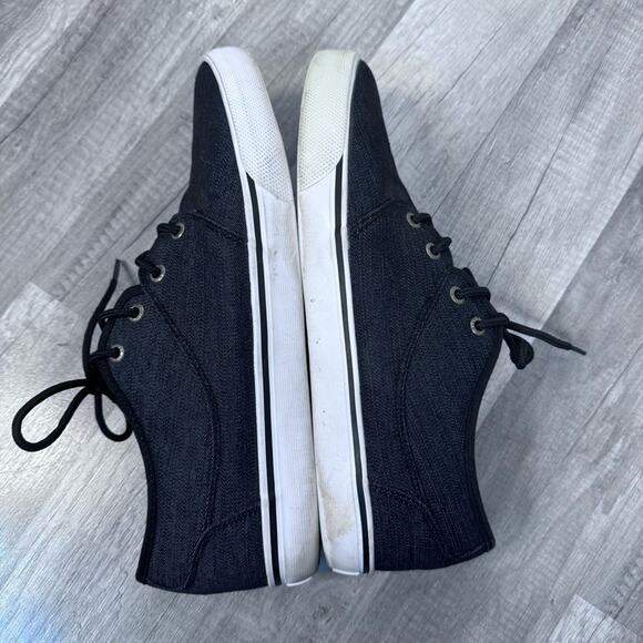Athletic_Shoes
